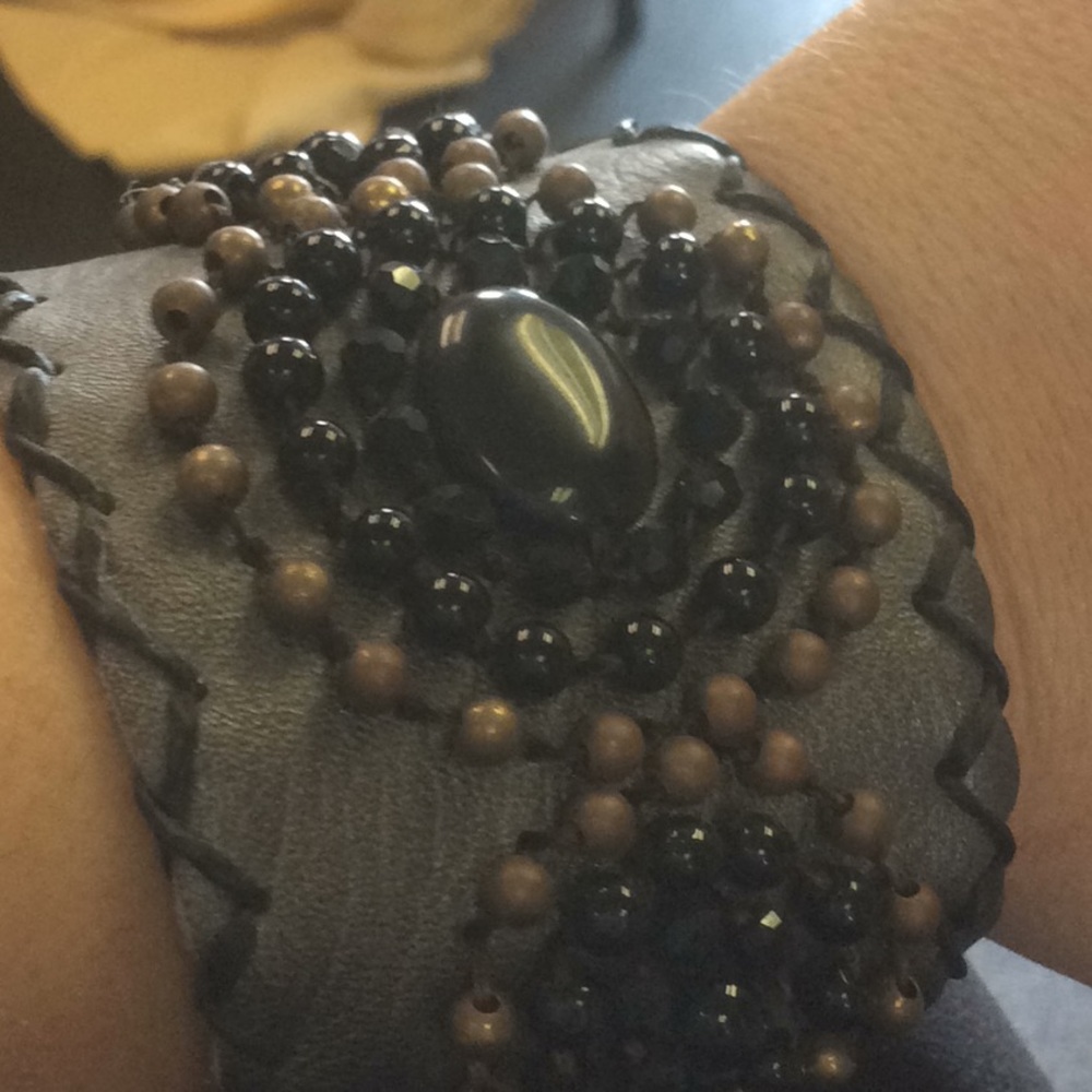 Beaded shell wrap bracelets - Picture 3 of 4